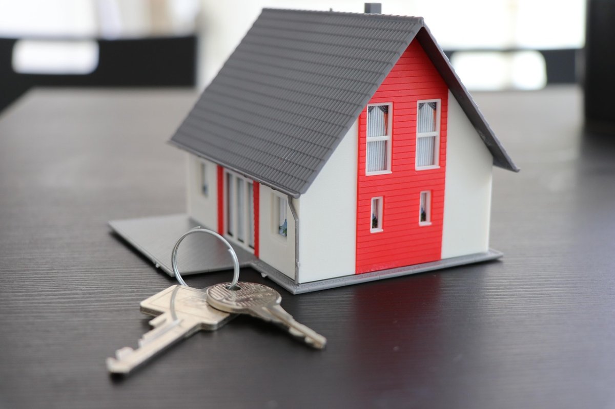 Maquette de maison et clés